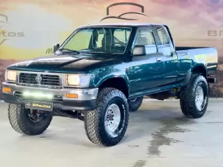 Toyota Hilux 2.4 D LN90L XCab — fotografia 1