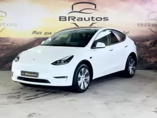 Tesla Model Y Long Range Dual Motor — fotografia 1