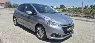 Peugeot 208 1.2 PureTech Signature — fotografia 1