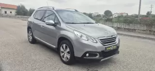 Peugeot 2008 1.2 PureTech Allure — fotografia 1