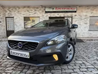 Volvo V40 Cross Country 1.6 D2 Momentum — fotografia 1