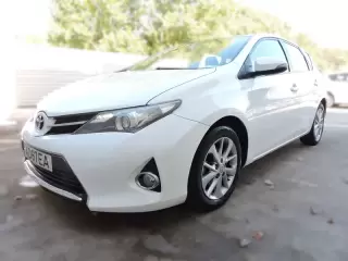 Toyota Auris 1.4 D-4D Comfort+Navi — fotografia 1