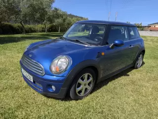 MINI Cooper COOPER D — fotografia 1