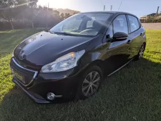Peugeot 208 1.4 HDi Active — fotografia 1