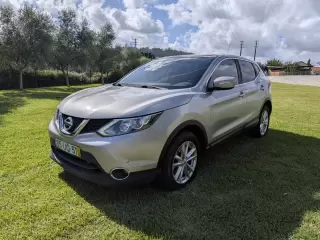 Nissan Qashqai 1.6 dCi N-Connecta Led — fotografia 1