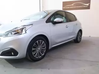 Peugeot 208 1.6 e-HDi Allure — fotografia 1