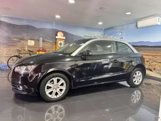 Audi A1 1.6 TDI Advance — fotografia 1