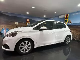 Peugeot 208 1.6 BlueHDi Access — fotografia 1