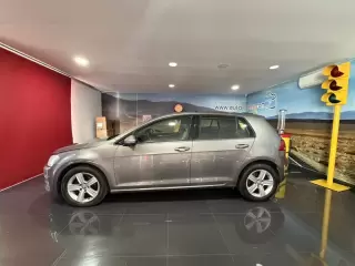 VW Golf 1.6 TDi Trendline BlueMotion — fotografia 1