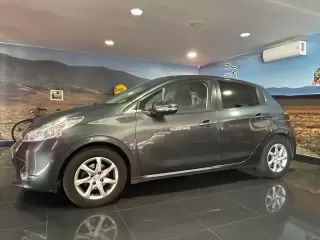 Peugeot 208 1.4 HDi Active — fotografia 1