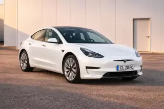Tesla Model 3 Standard Range Plus Rwd — fotografia 1