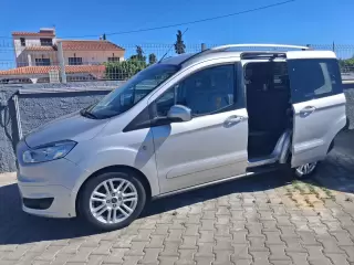 Ford Tourneo Courier 1.0 EcoBoost Titanium — fotografia 1