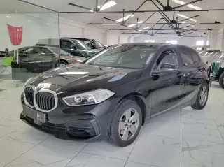 BMW 116 i Advantage — fotografia 1