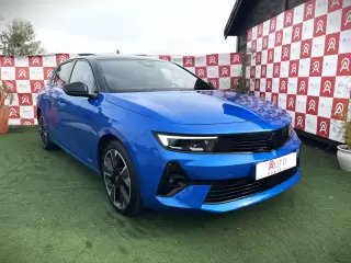 Opel Astra Ultimate 54kWh — fotografia 1