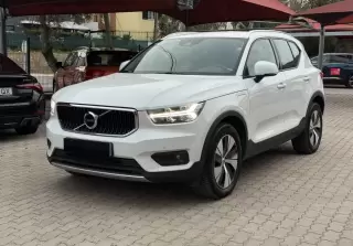 Volvo XC 40 1.5 T5 PHEV Momentum Plus — fotografia 1