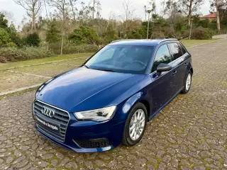 Audi A3 Sportback 1.6 TDI ultra Attraction — fotografia 1