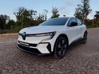 Renault Mégane E-Tech EV40 130hp standard charge Equilibre — fotografia 1