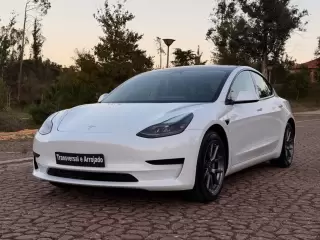 Tesla Model 3 Standard Range Plus RWD — fotografia 1