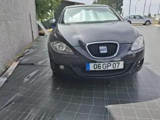 Seat Leon 1.6 TDI Reference Ecomotive — fotografia 1