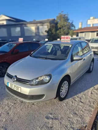 VW Golf 1.6 TDi Trendline — fotografia 1
