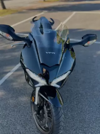 Honda VFR 800F — fotografia 1