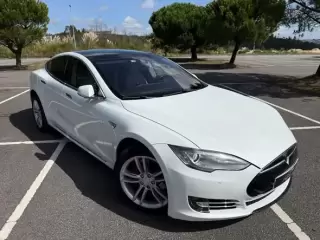 Tesla Model S P85D — fotografia 1