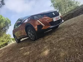 Peugeot 2008 1.2 PureTech Active Pack — fotografia 1