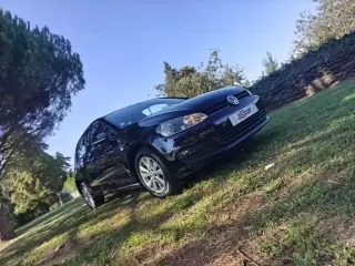 VW Golf 1.6 TDi Trendline BlueMotion — fotografia 1
