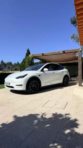 Tesla Model Y Long Range Tração Integral — fotografia 1