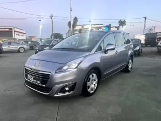 Peugeot 5008 1.6 E-HDi Allure 2-Tronic J17 — fotografia 1