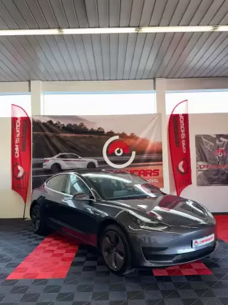 Tesla Model 3 — fotografia 1