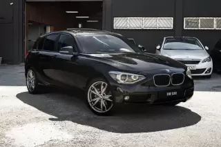 BMW 118 dA Line Sport — fotografia 1