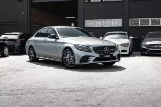 Mercedes-Benz C 300 de AMG Line — fotografia 1
