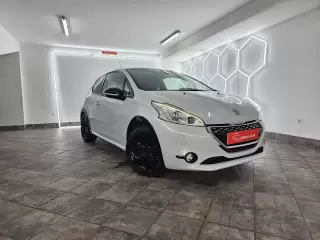 Peugeot 208 GTI 200 THP — fotografia 1