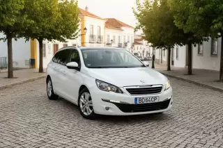 Peugeot 308 SW 130 e-THP Stop & Start Active — fotografia 1