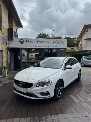 Volvo V60 2.4 D6 R-Design AWD Phev — fotografia 1
