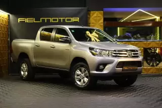 Toyota Hilux 2.4 D-4D 4WD Tracker — fotografia 1