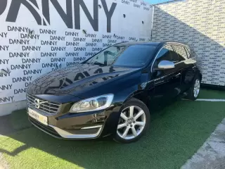 Volvo V60 2.0 D2 R-Design — fotografia 1