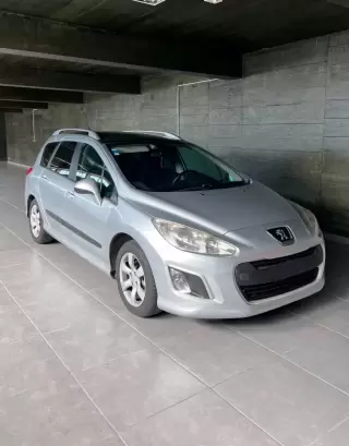 Peugeot 308 SW 1.6 HDi Executive — fotografia 1