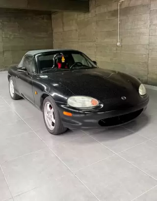 Mazda MX-5 1.6 — fotografia 1