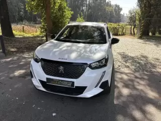 Peugeot 2008 1.2 PureTech Allure — fotografia 1