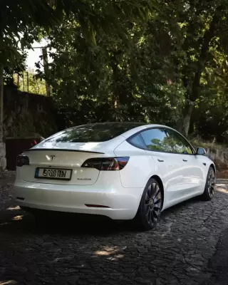 Tesla Model 3 Performance Dual Motor AWD — fotografia 1