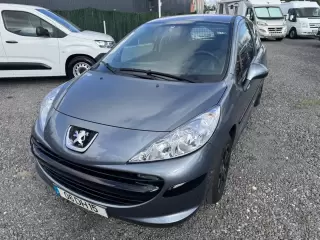 Peugeot 207 1.4 HDi Urban — fotografia 1