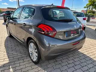 Peugeot 208 1.2 PureTech Allure — fotografia 1