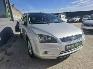Ford Focus 1.6 TDCi Ghia — fotografia 1