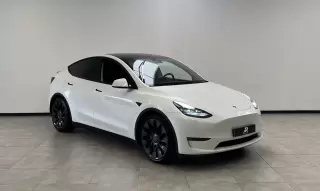 Tesla Model Y Performance Dual Motor AWD — fotografia 1