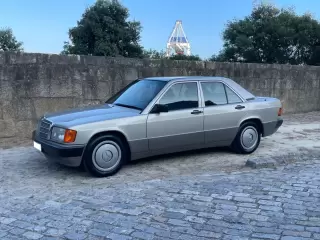 Mercedes-Benz 190 E — fotografia 1