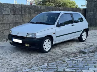 Renault Clio 1.4 S — fotografia 1