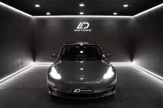 Tesla Model 3 Standard Range Plus RWD — fotografia 1