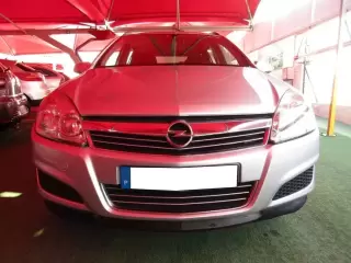 Opel Astra Caravan 1.3 CDTi Edition — fotografia 1